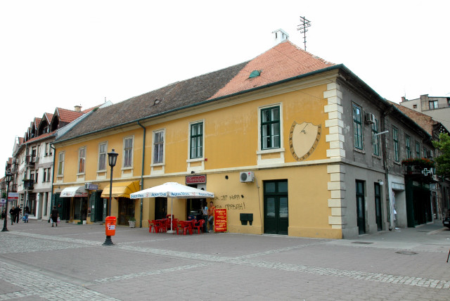 Kuća sa sunčanim satom